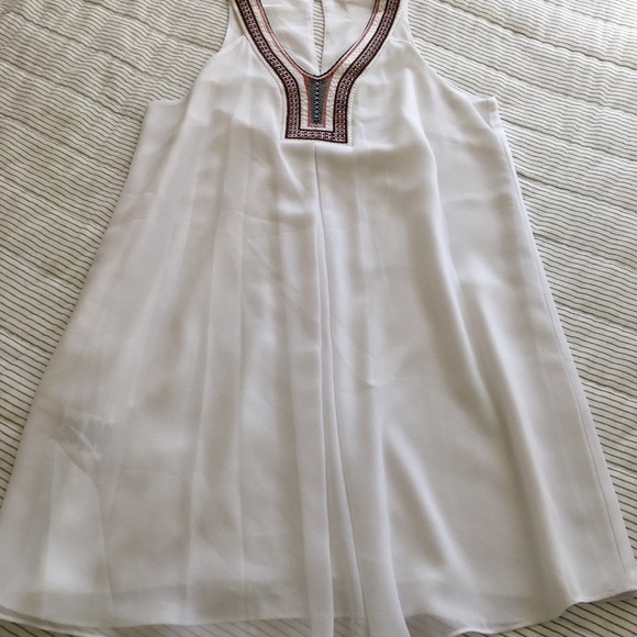 BCBGeneration White w/ Rust & Black Embroidery Shift Dress. Size S - Picture 3 of 3